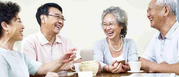 elderly friends gathered together to talk about dialysis